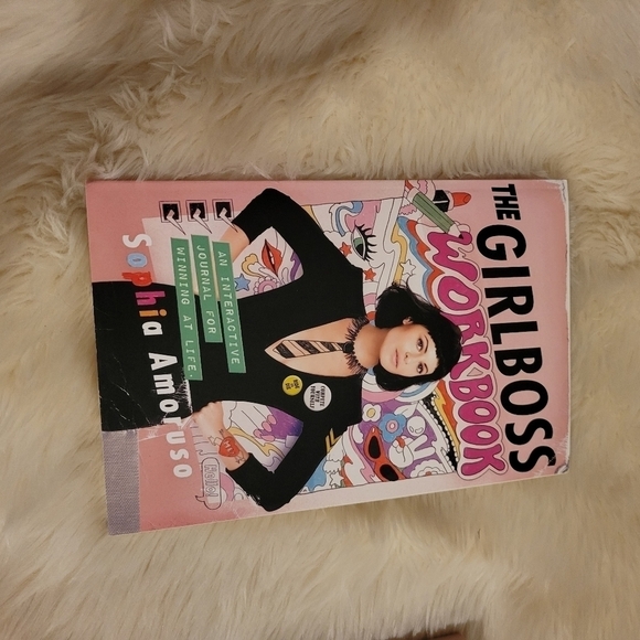 Girl Boss Set of 2 Books - Picture 2 of 4